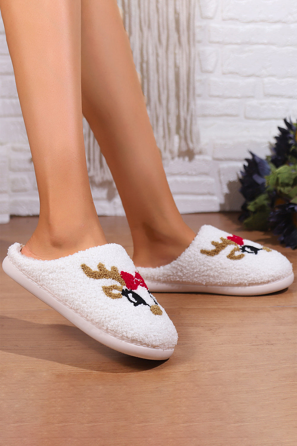 White Christmas Cartoon Pattern Slippers